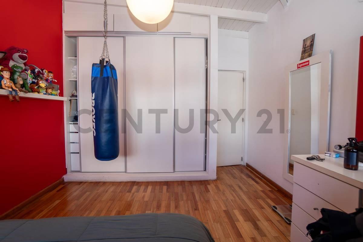 Foto de Casa en venta de 3 dormitorios + estudio en La Plata, imagen 3