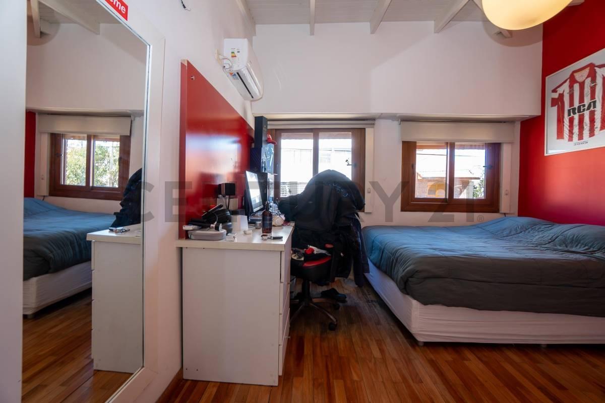Foto de Casa en venta de 3 dormitorios + estudio en La Plata, imagen 1