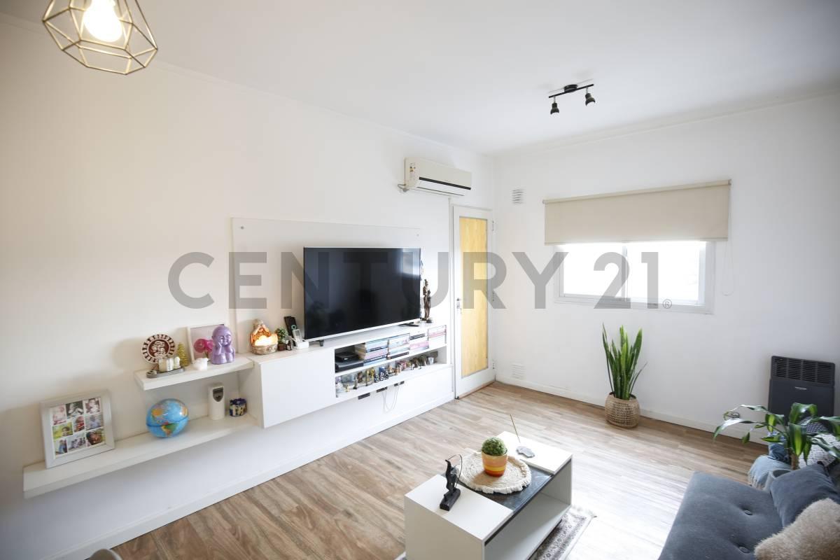 Foto de Departamento en venta en La Plata de un dormitorio con cochera, imagen 1