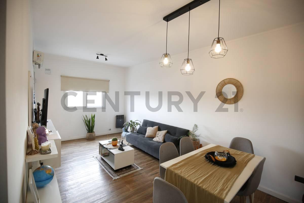 Foto de Departamento en venta en La Plata de un dormitorio con cochera, imagen 2