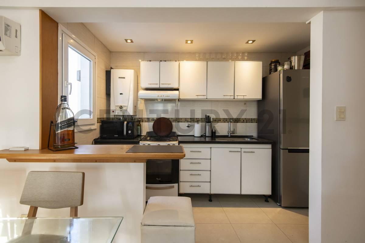 Foto de Departamento en Venta en La Plata de dos dormitorios y cochera, imagen 1