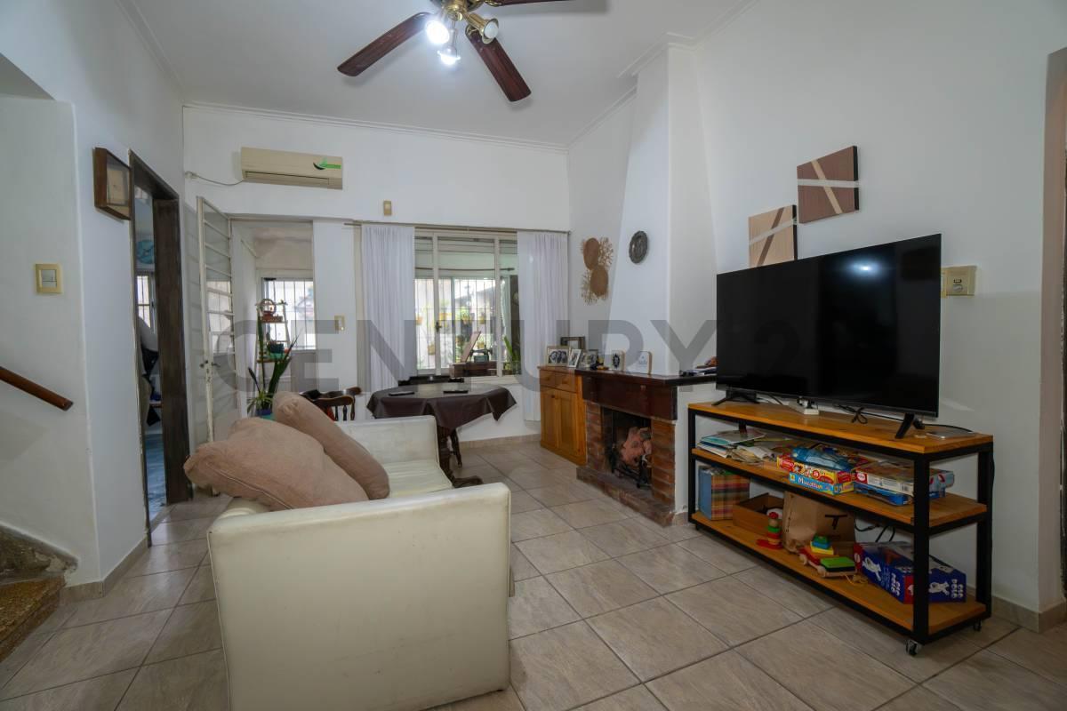 Foto de CASA EN VENTA EN LA PLATA ZONA PARQUE SAN MARTIN 3 DORMITORIOS COCHERA, imagen 4