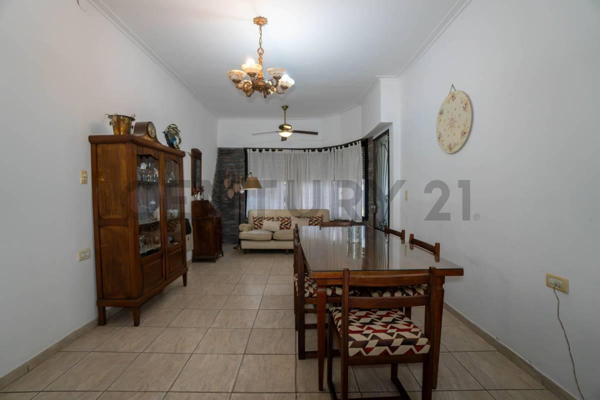 Foto de CASA EN VENTA EN LA PLATA ZONA PARQUE SAN MARTIN 3 DORMITORIOS COCHERA, imagen 1