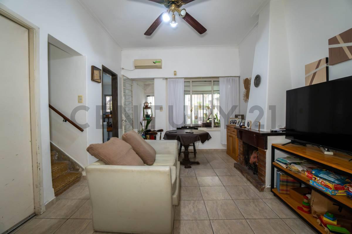 Foto de CASA EN VENTA EN LA PLATA ZONA PARQUE SAN MARTIN 3 DORMITORIOS COCHERA, imagen 3