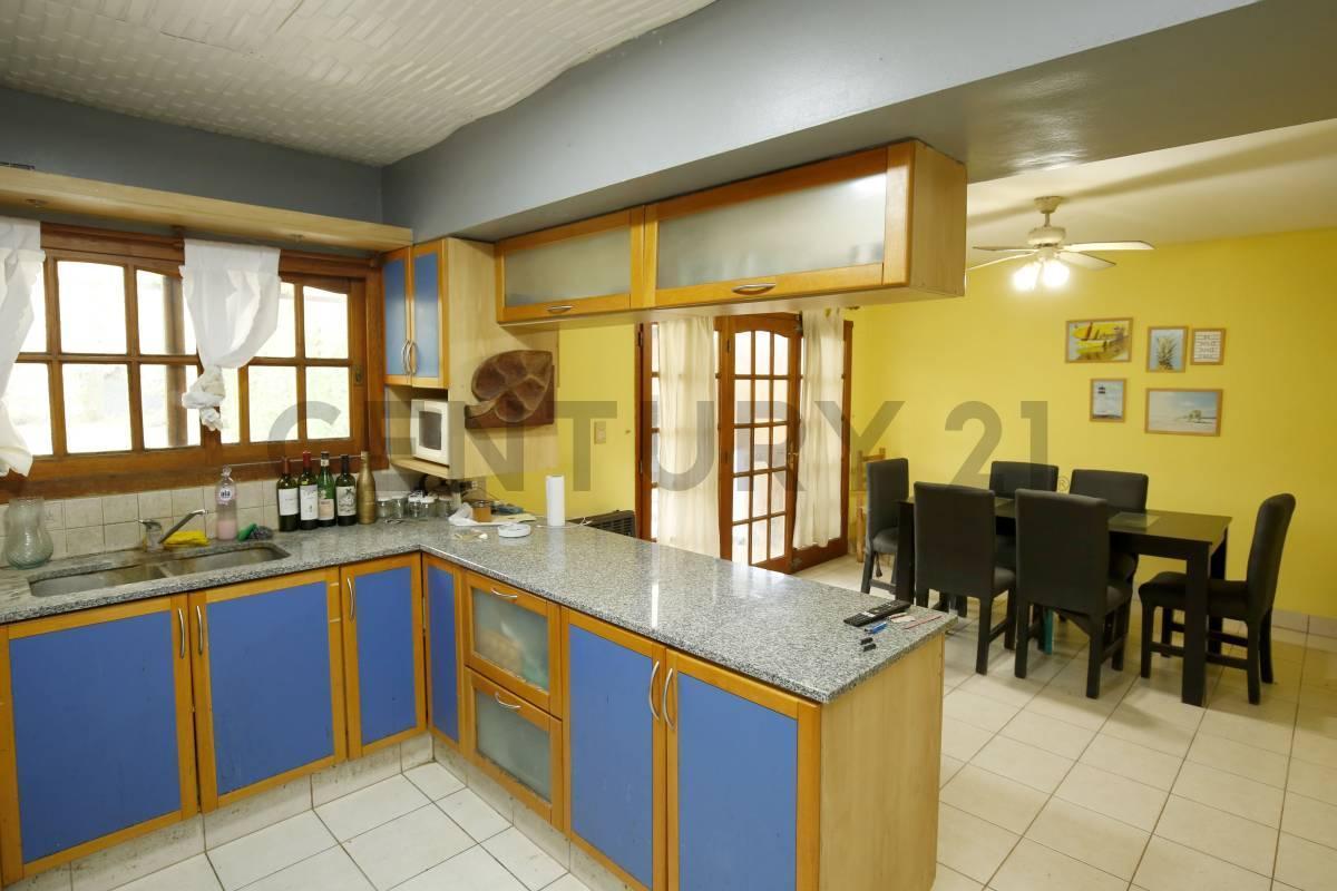 Foto de Casa en venta en Gonnet apto banco Nacion de 3 Dormitorios y parque, imagen 5