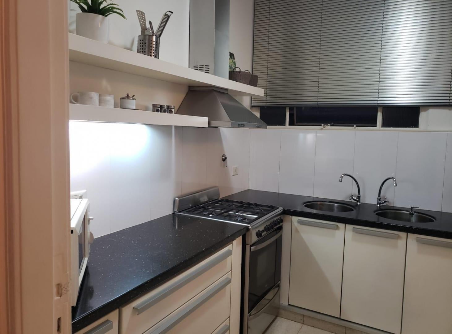 Foto de Departamento en alquiler en La Plata, imagen 1