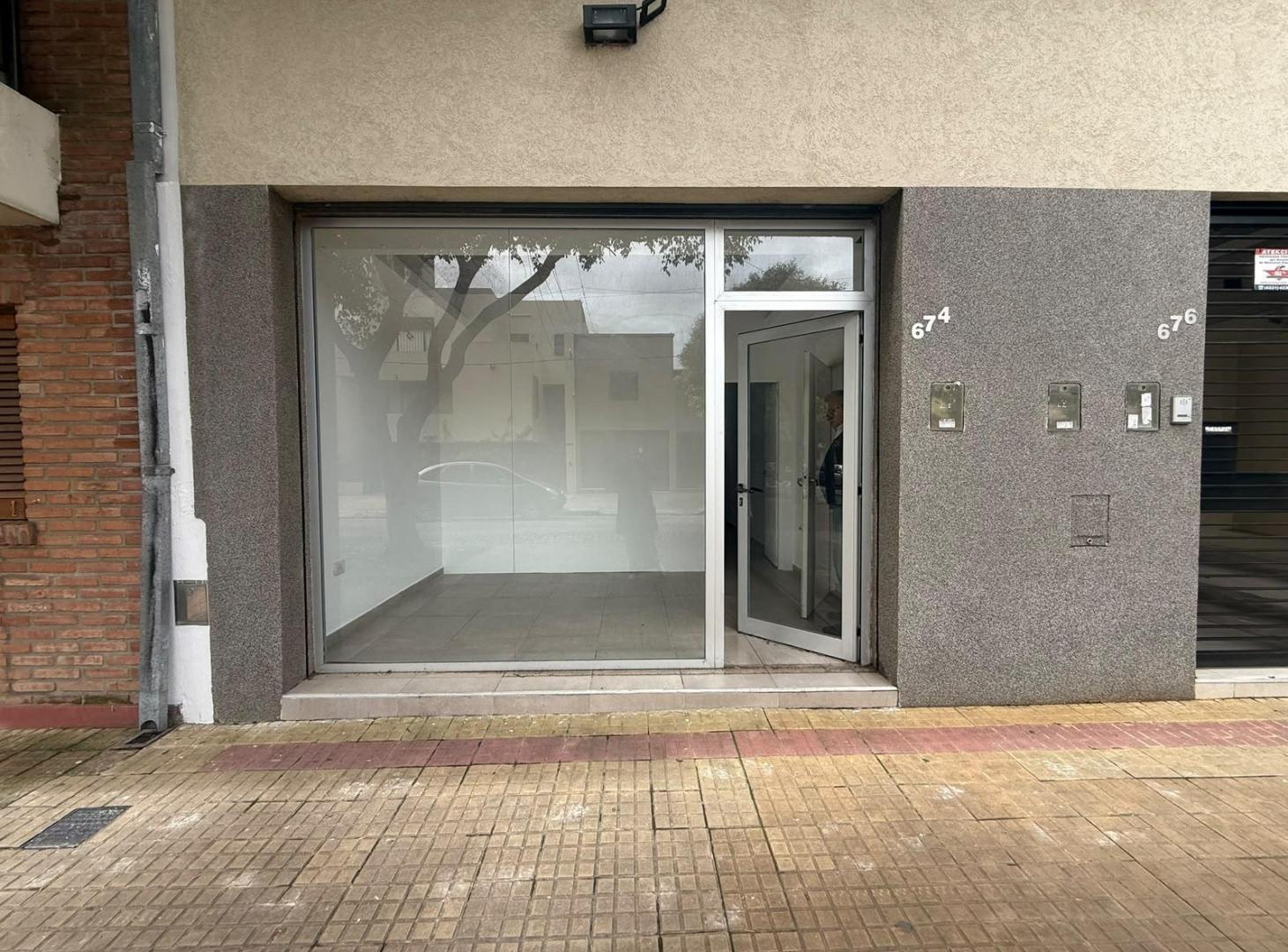 Foto de Local en alquiler en La Plata, imagen 2