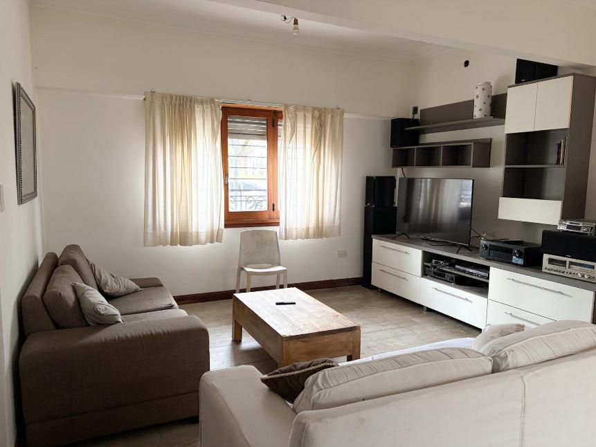 Foto de Casa tipo PH 3 dormitorios y cochera en venta en La Plata, imagen 2