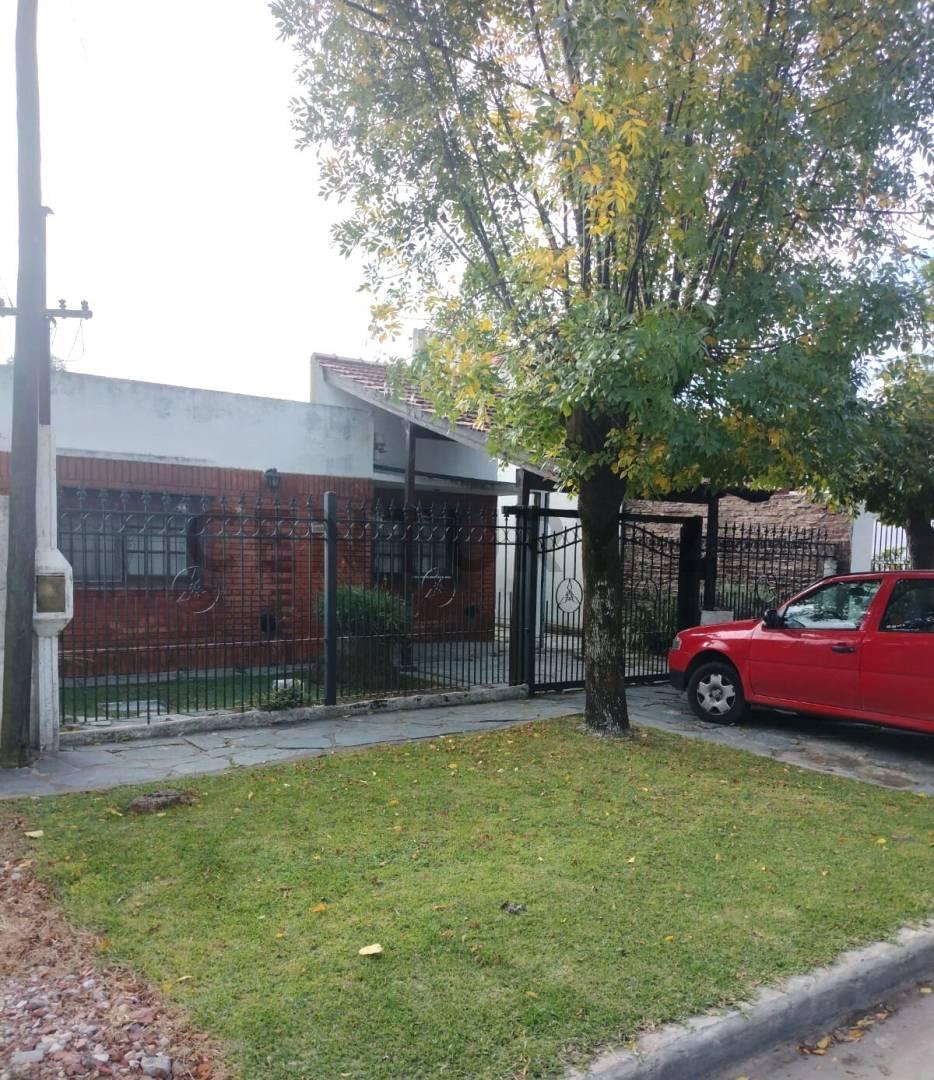 Foto de CASA EN VENTA - GONNET, imagen 1