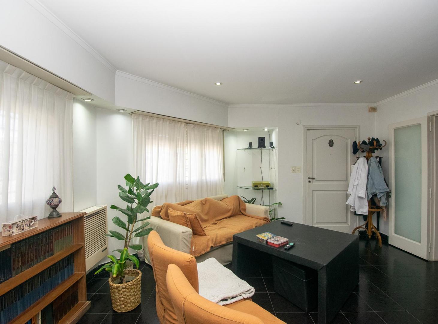 Foto de Casa 3 dormitorios y cochera en venta La Plata, imagen 2