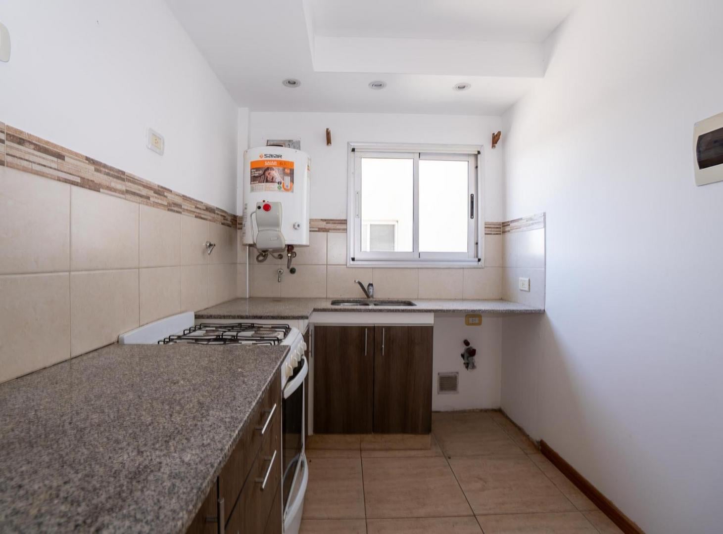 Foto de Departamento en alquiler en La Plata con cochera, imagen 2
