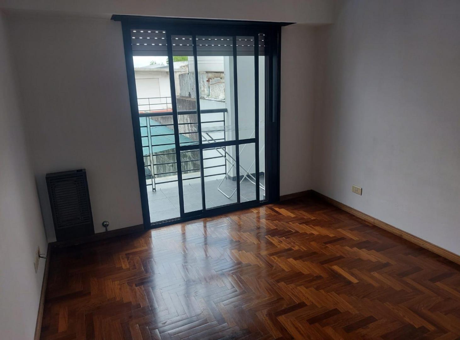 Foto de Departamento en alquiler en La Plata de 1 Dormitorio y Cochera, imagen 4