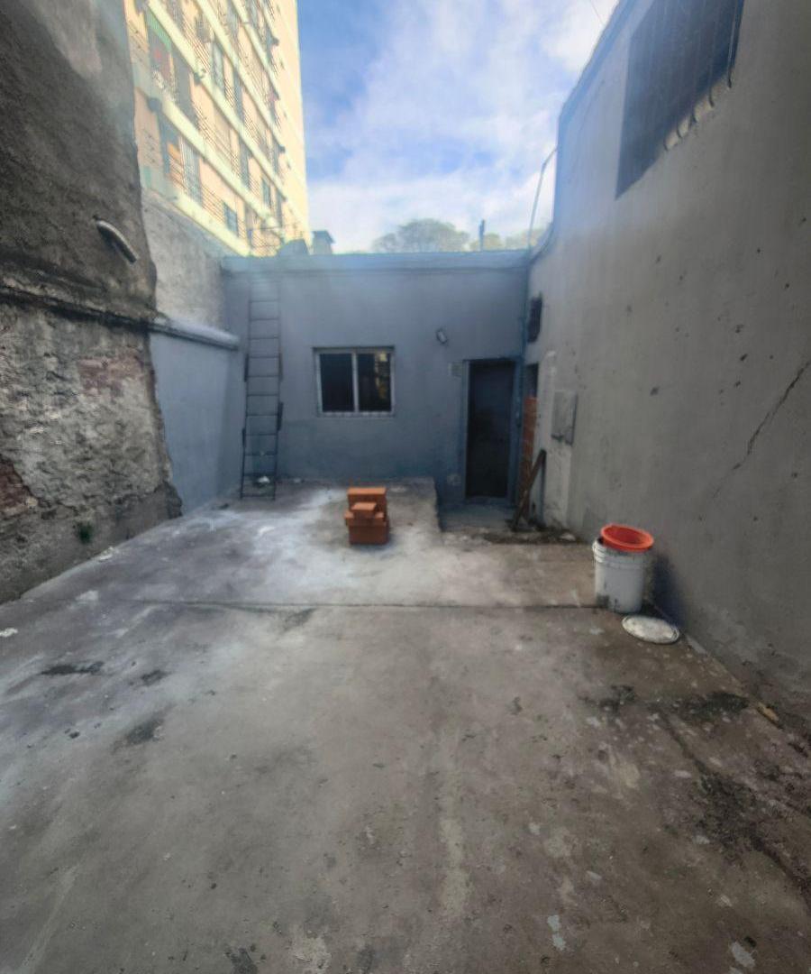 Foto de Local de 400 m² en alquiler en Liniers, imagen 5