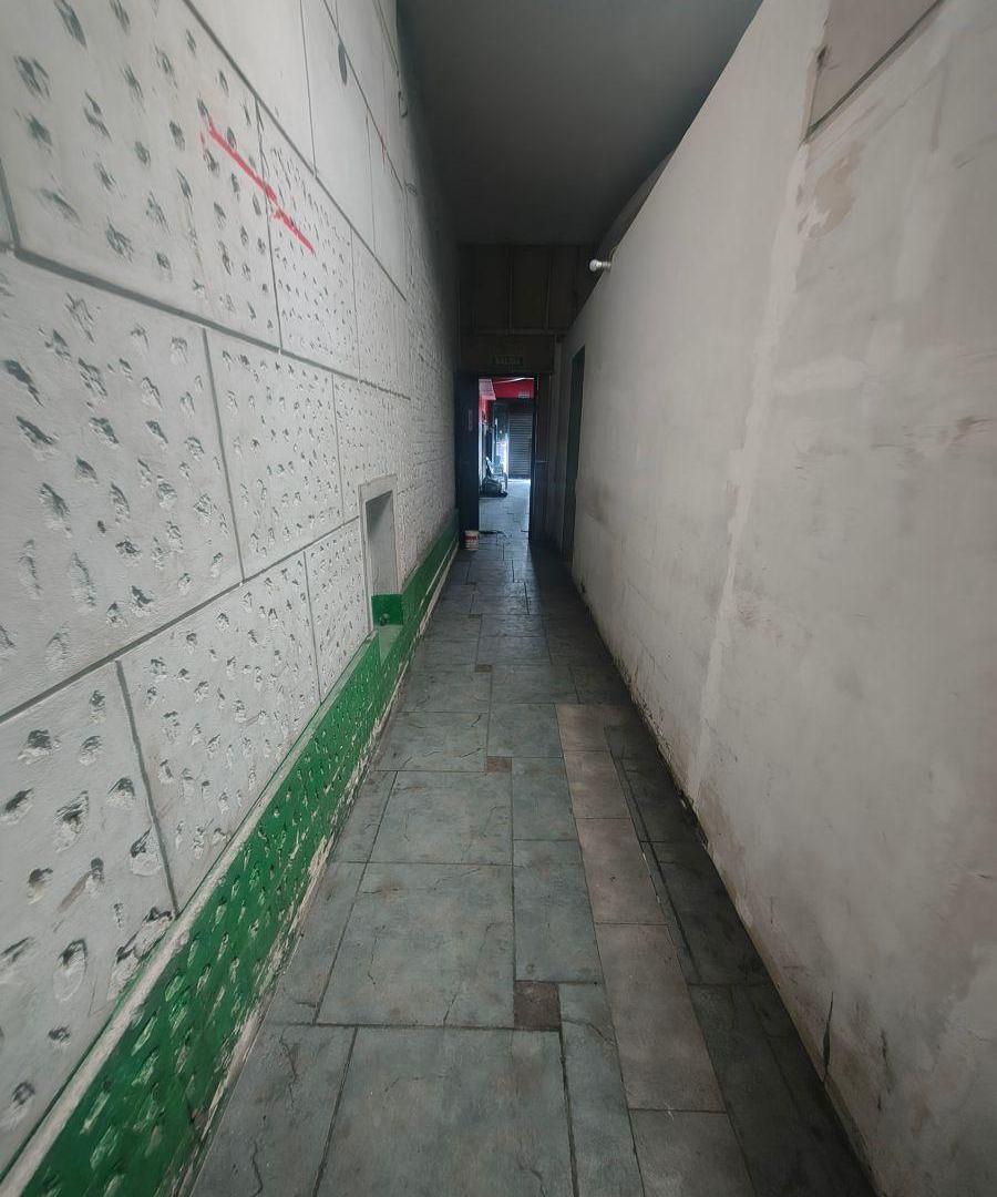 Foto de Local de 400 m² en alquiler en Liniers, imagen 4