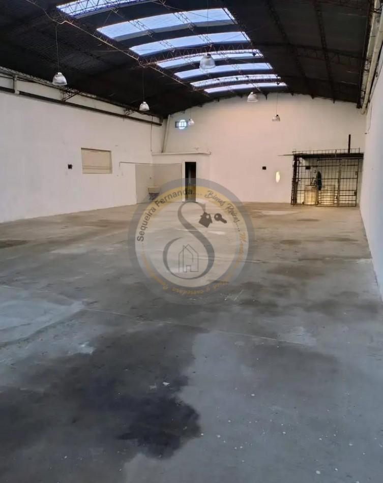Foto de Galpon con administracion de 200m², Destinado para Deposito taller, imagen 2