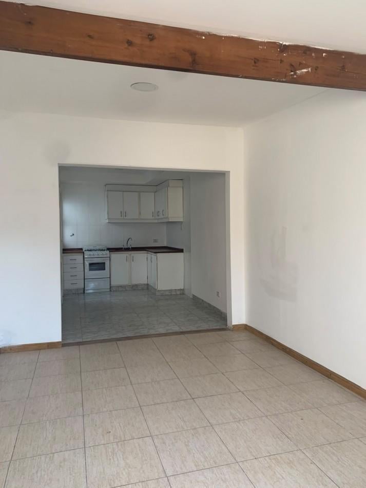 Foto de PH CHALET 3 AMBIENTES, CON PATIO, TOTALMENTE INDEPENDIENTE, ENTRADA VEHICULAR TECHADA, AMPLIO INGRES, imagen 4