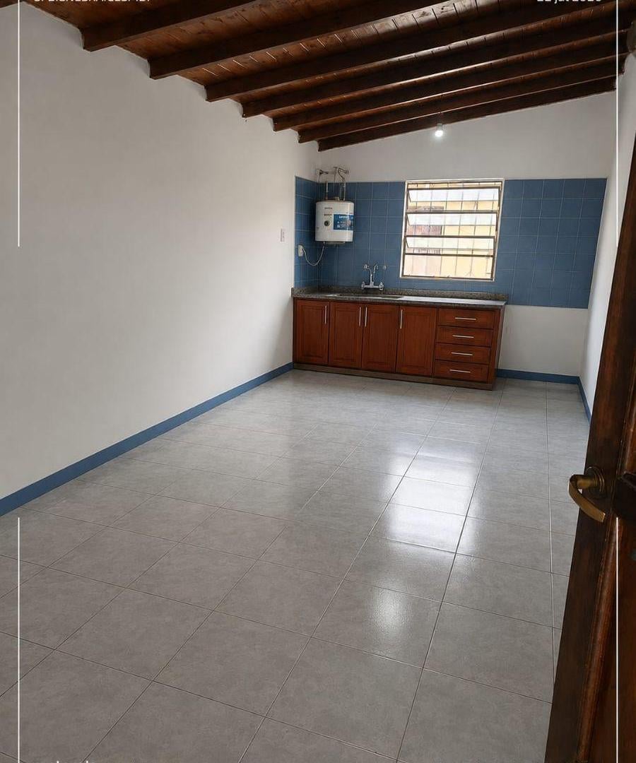 Foto de Alquiler, Casa 3 ambientes con amplio parque, entrada vehicular, imagen 2