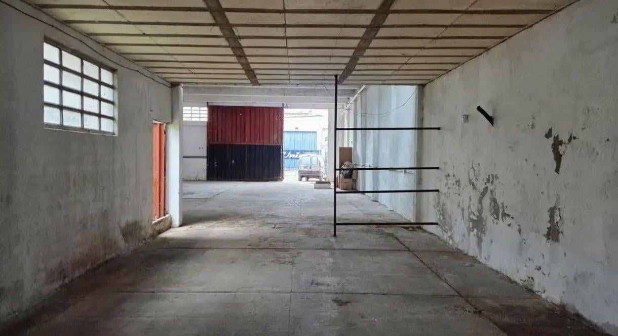 Foto de Bodega-Galpon en Alquiler en Bernardino Rivadavia, imagen 1