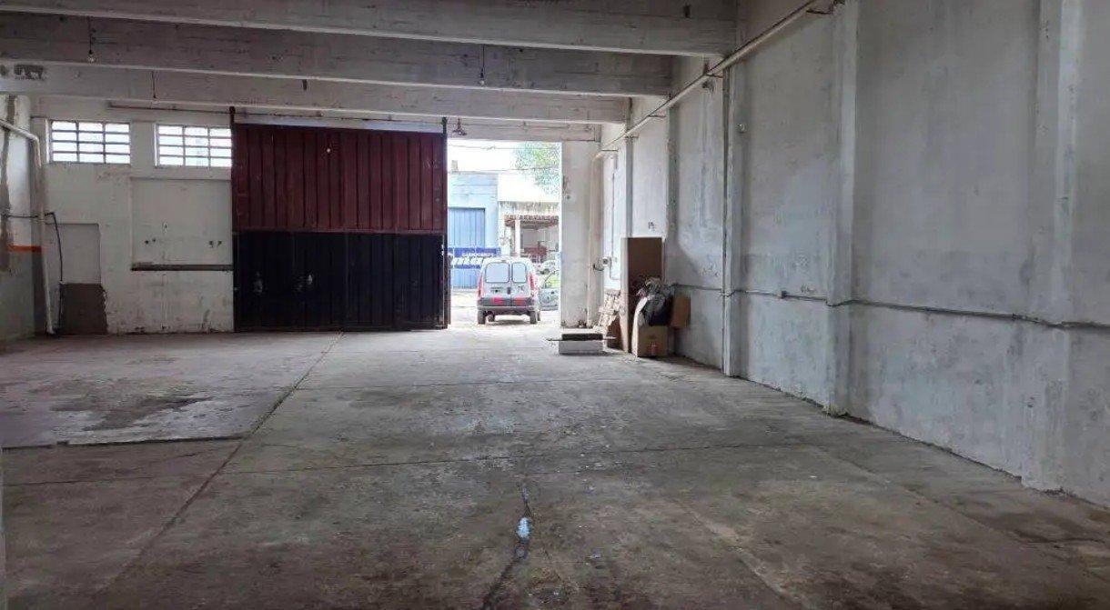 Foto de Bodega-Galpon en Alquiler en Bernardino Rivadavia, imagen 2