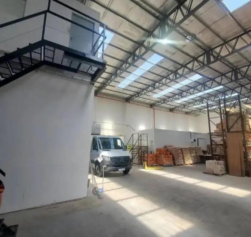 Foto de Galpon Alquiler Nuevo! 1200 m² Cubiertos, imagen 3