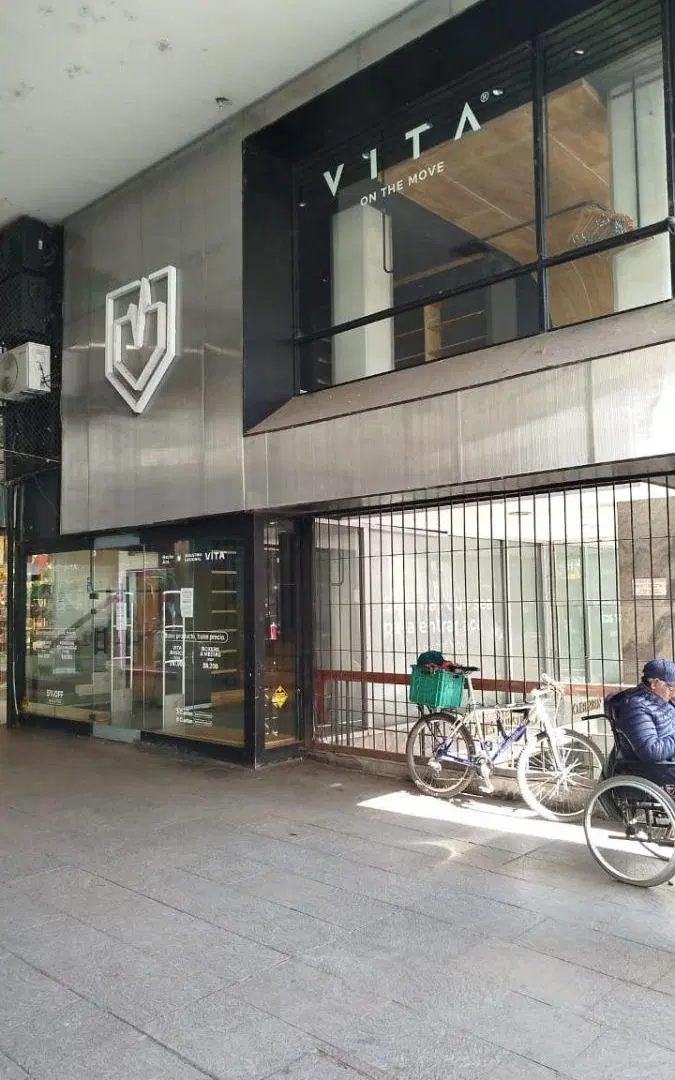 CORDOBA 1147 LOCAL EN ALQUILER - GALERÍA LA FAVORITA PB Y PA 4
