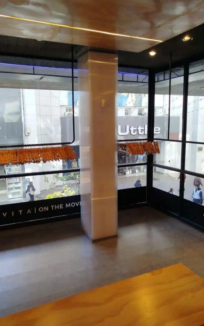 CORDOBA 1147 LOCAL EN ALQUILER - GALERÍA LA FAVORITA PB Y PA 3
