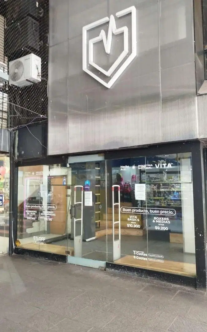 CORDOBA 1147 LOCAL EN ALQUILER - GALERÍA LA FAVORITA PB Y PA 1