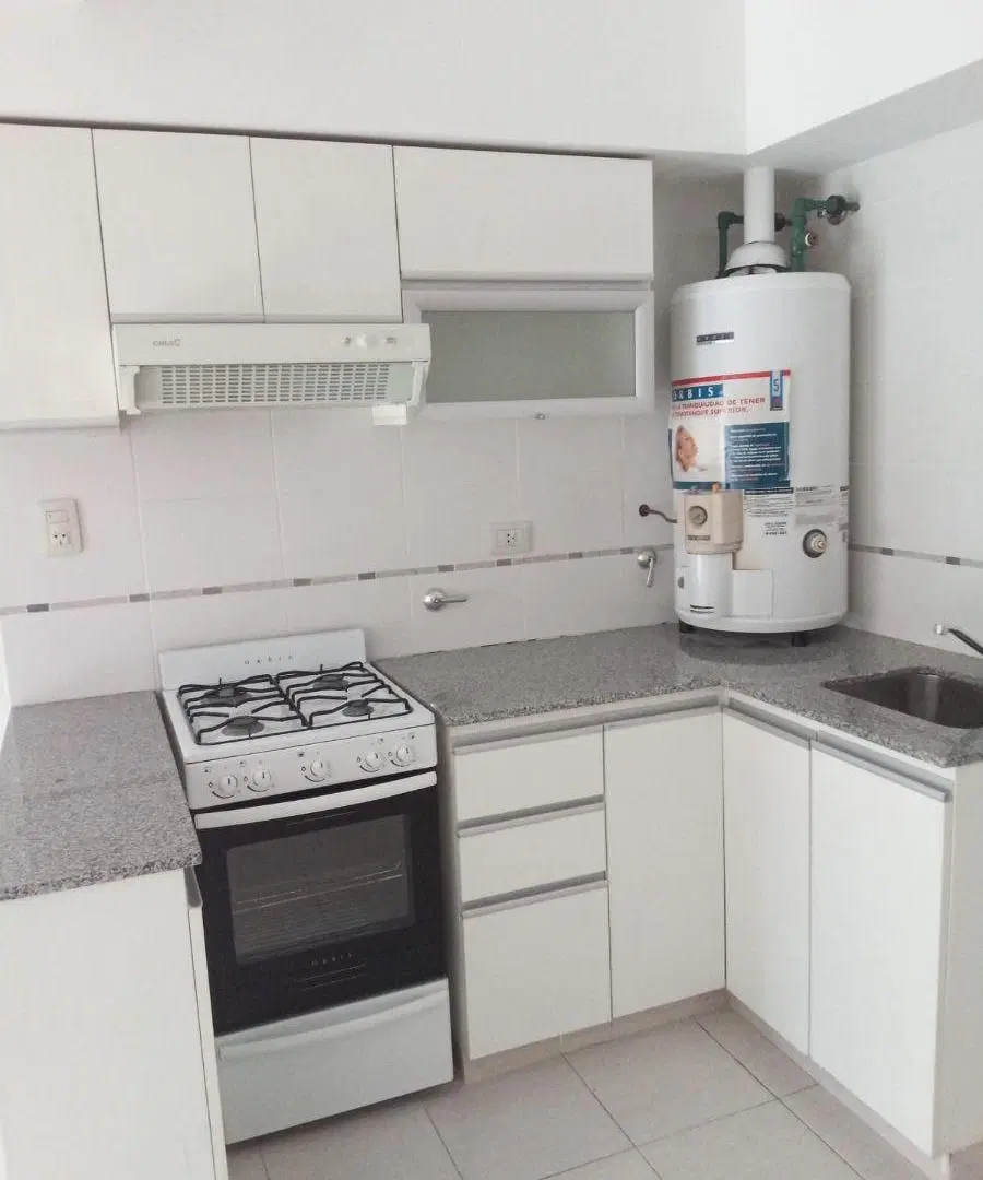 MONOAMBIENTE AMPLIO CON BALCÓN EN ALQUILER – ZONA CENTRO 5
