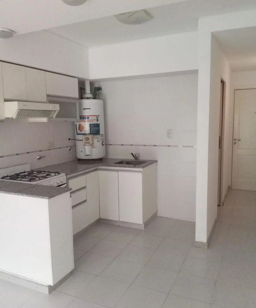 MONOAMBIENTE AMPLIO CON BALCÓN EN ALQUILER – ZONA CENTRO 4