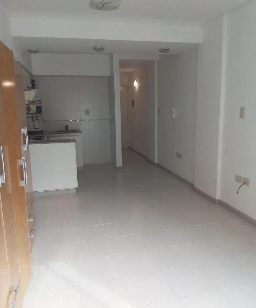 MONOAMBIENTE AMPLIO CON BALCÓN EN ALQUILER – ZONA CENTRO 8
