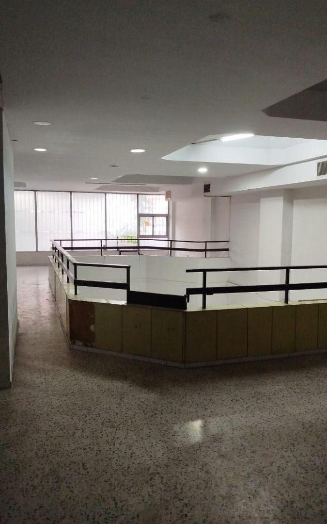 Foto de Local de 180 m² en alquiler en calle San Luis, imagen 2
