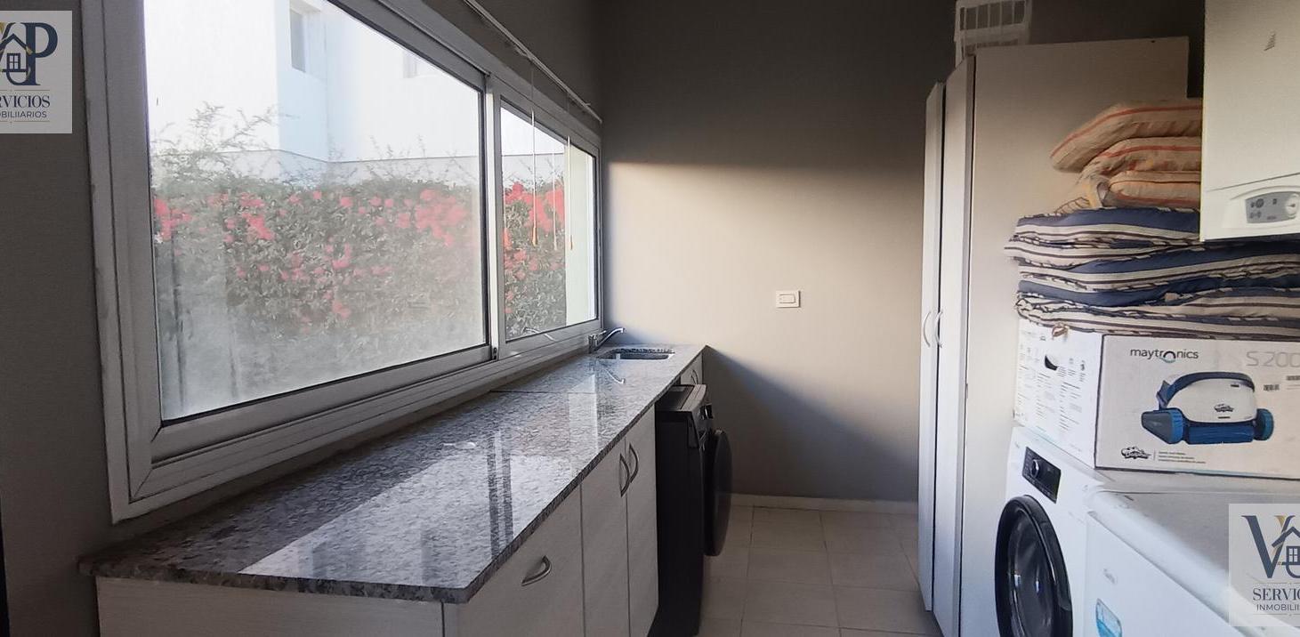 Foto de Se alquila casa Amoeblada nivel Gerencial - Barrio Elementos Plottier, imagen 4