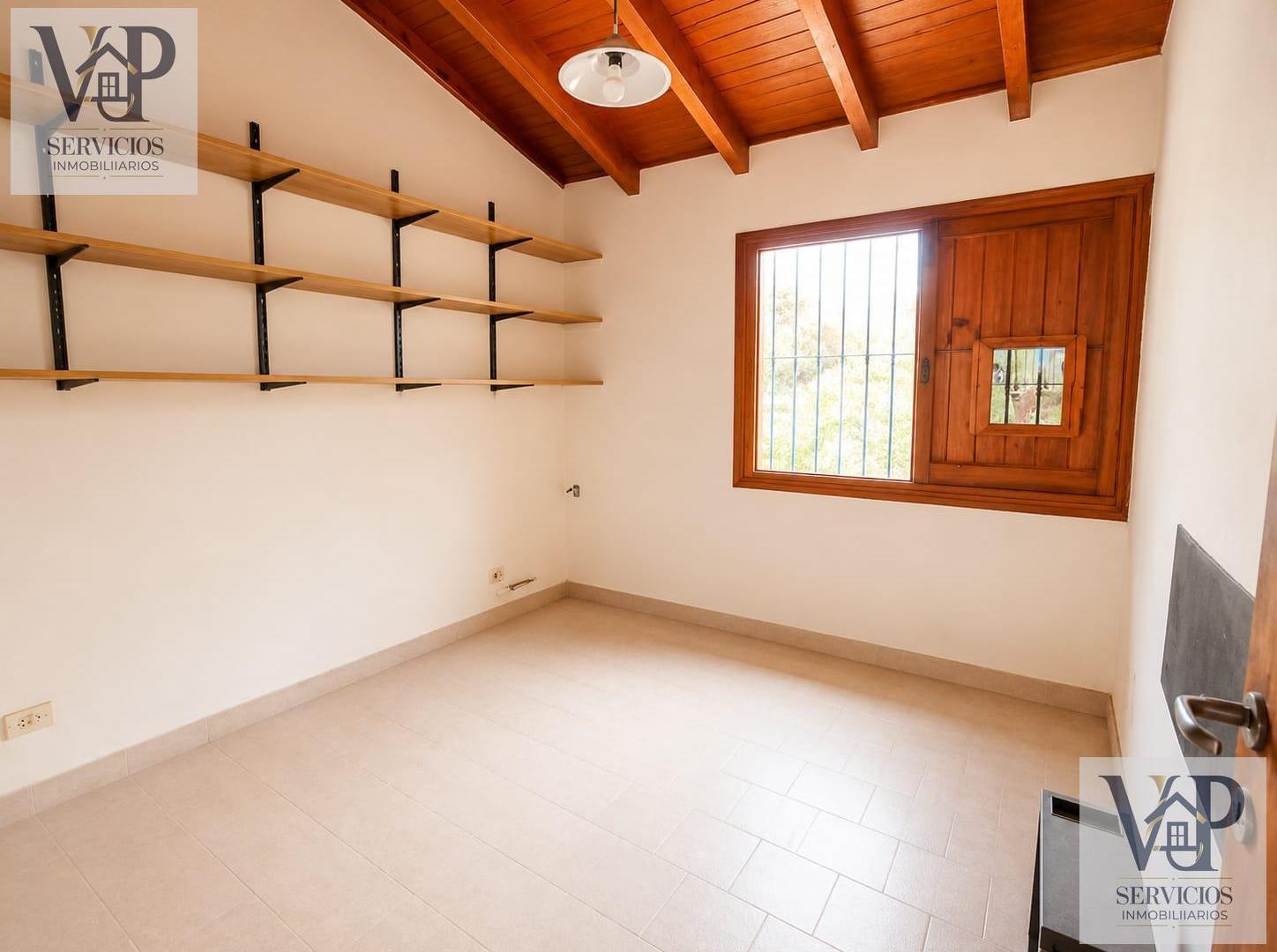 Foto de EN VENTA CASA APTO CREDITO ZONA JARDINES DEL REY, imagen 1