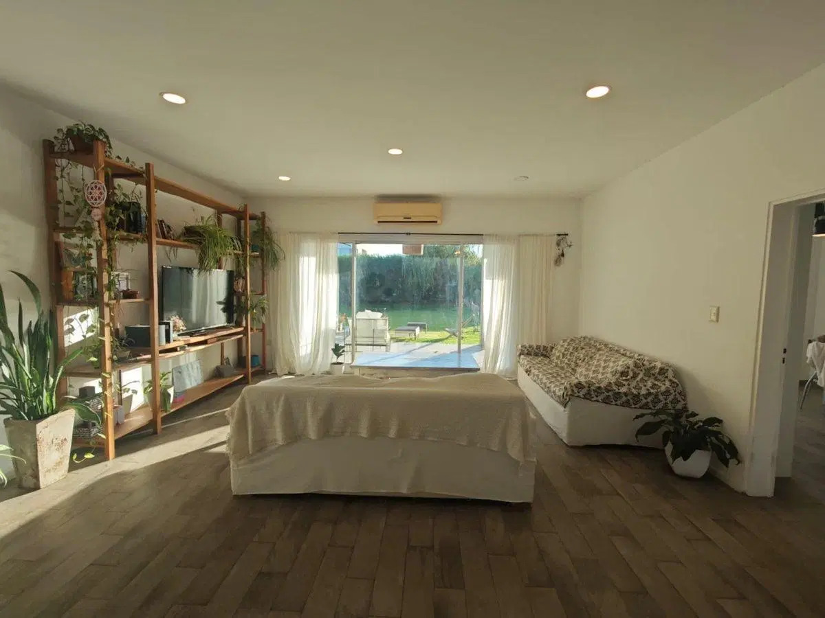 VENTA CASA BARRIO SAN GABRIEL. UNA PLANTA. PILETA 4