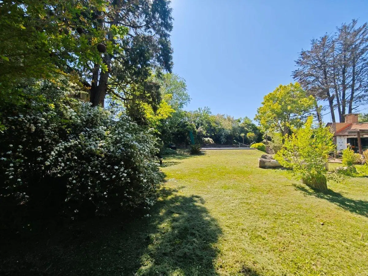 Venta hermoso Lote con pileta Country El Bosque 3