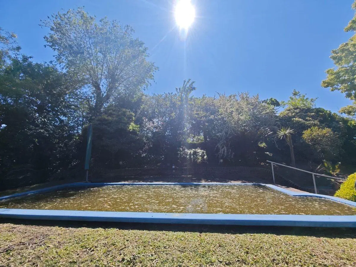 Venta hermoso Lote con pileta Country El Bosque 4