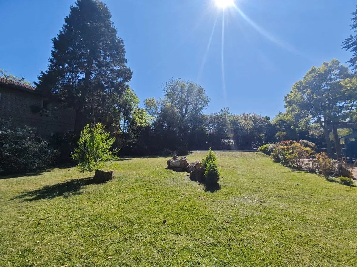Venta hermoso Lote con pileta Country El Bosque 5