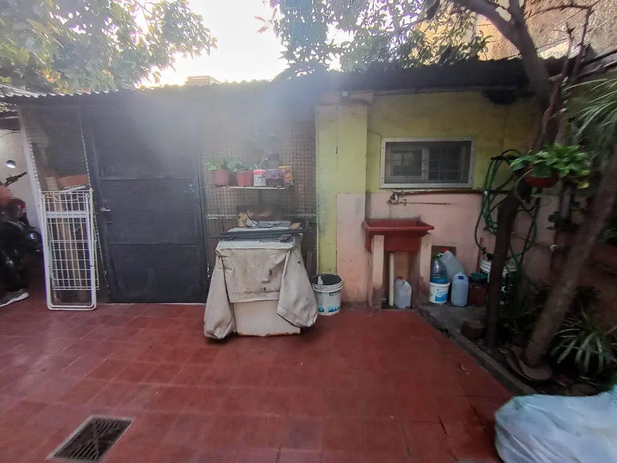 Casa 5 ambientes en venta  Boulogne con 2 locales 2