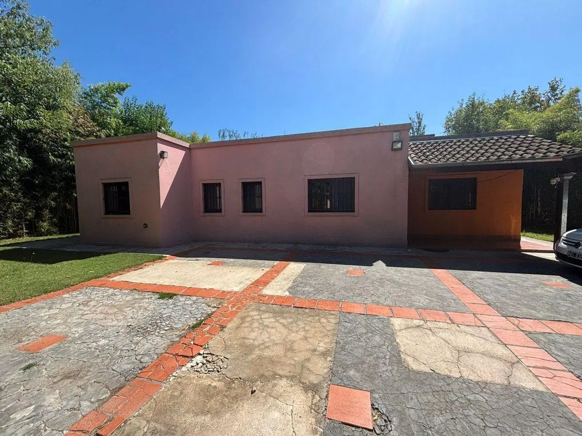 Casa  en Alquiler  Polvorines con pileta y parque 3