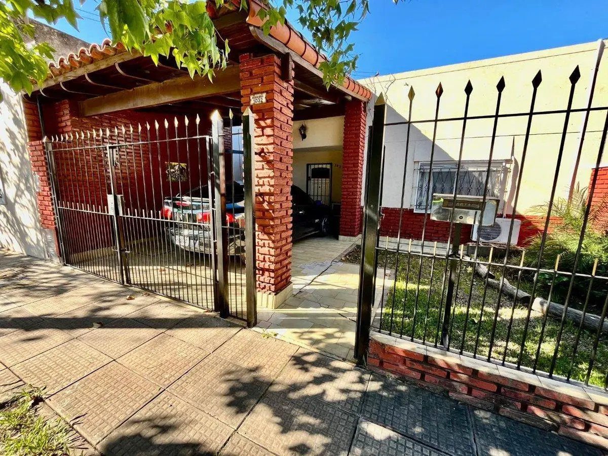 CASA 4 AMBIENTES EN VENTA ITUZAINGO 2