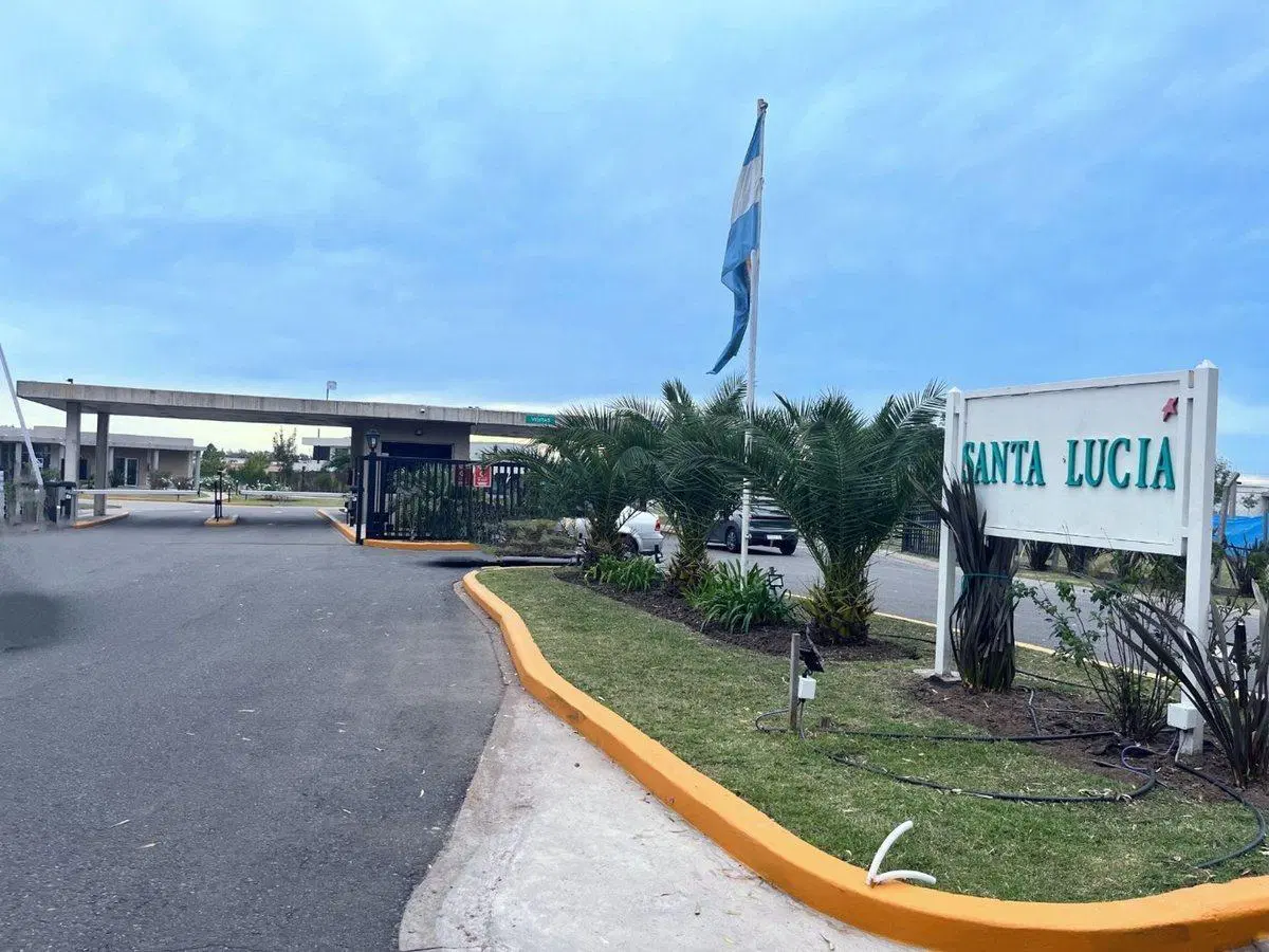 LOTE EN VENTA EN BARRIO SANTA LUCIA PILAR DEL ESTE 2