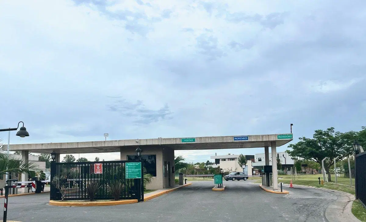LOTE EN VENTA EN BARRIO SANTA LUCIA PILAR DEL ESTE 3