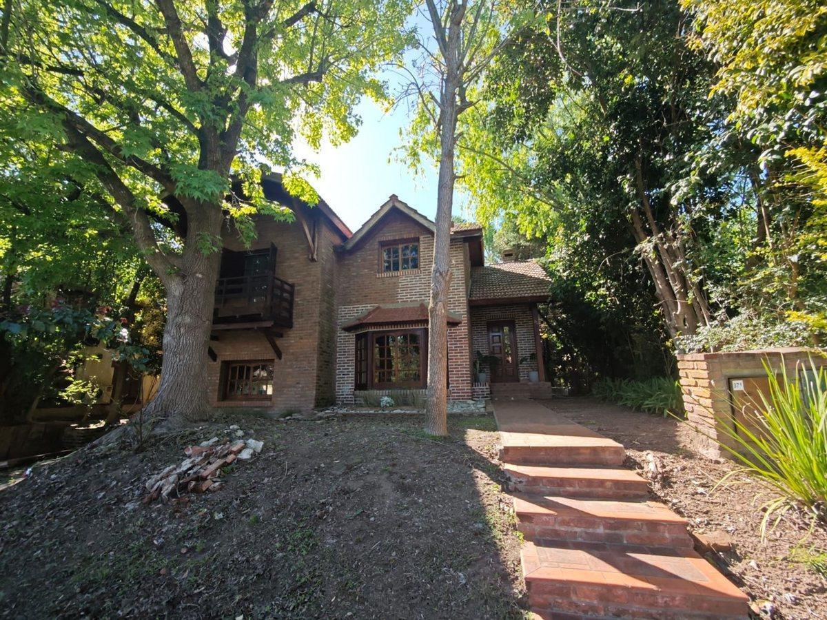 Venta Casa de 5 amb en El Bosque Country, Campana