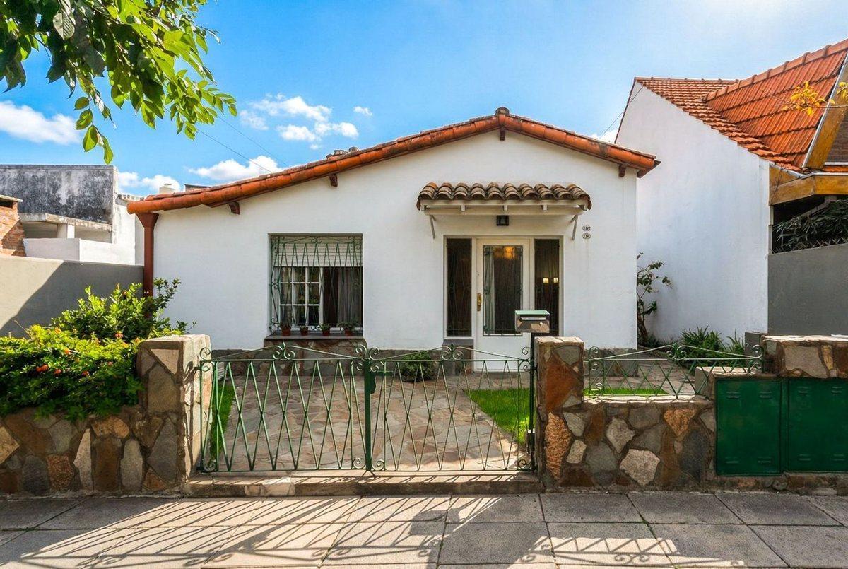 PH EN VENTA EN VILLA ADELINA CON PATIO Y PARRILLA