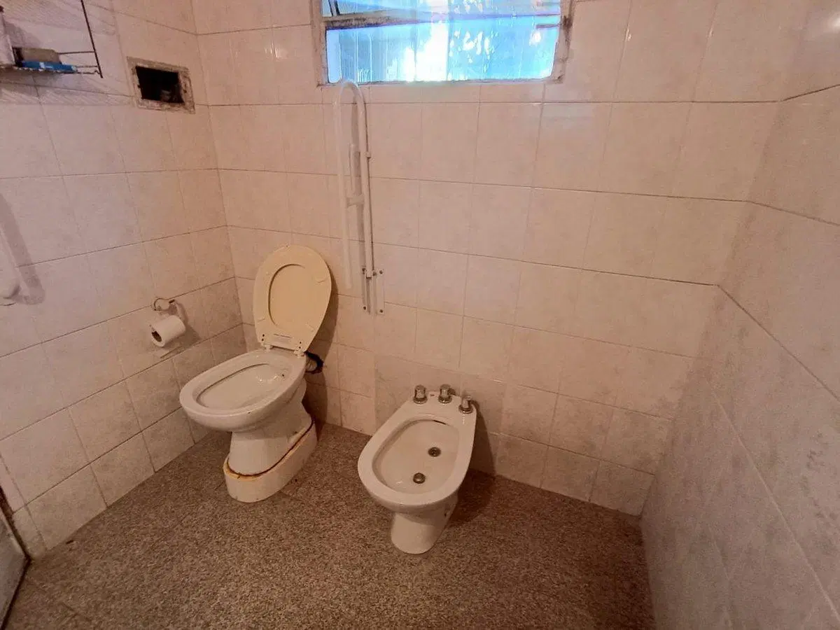 Casa 5 ambientes en venta  Boulogne con 2 locales 5