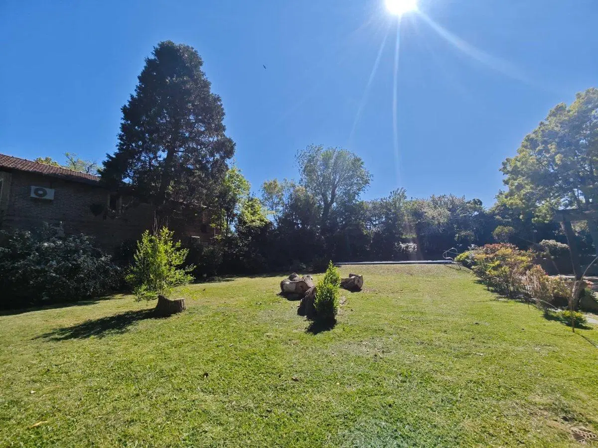 Venta hermoso Lote con pileta Country El Bosque 5