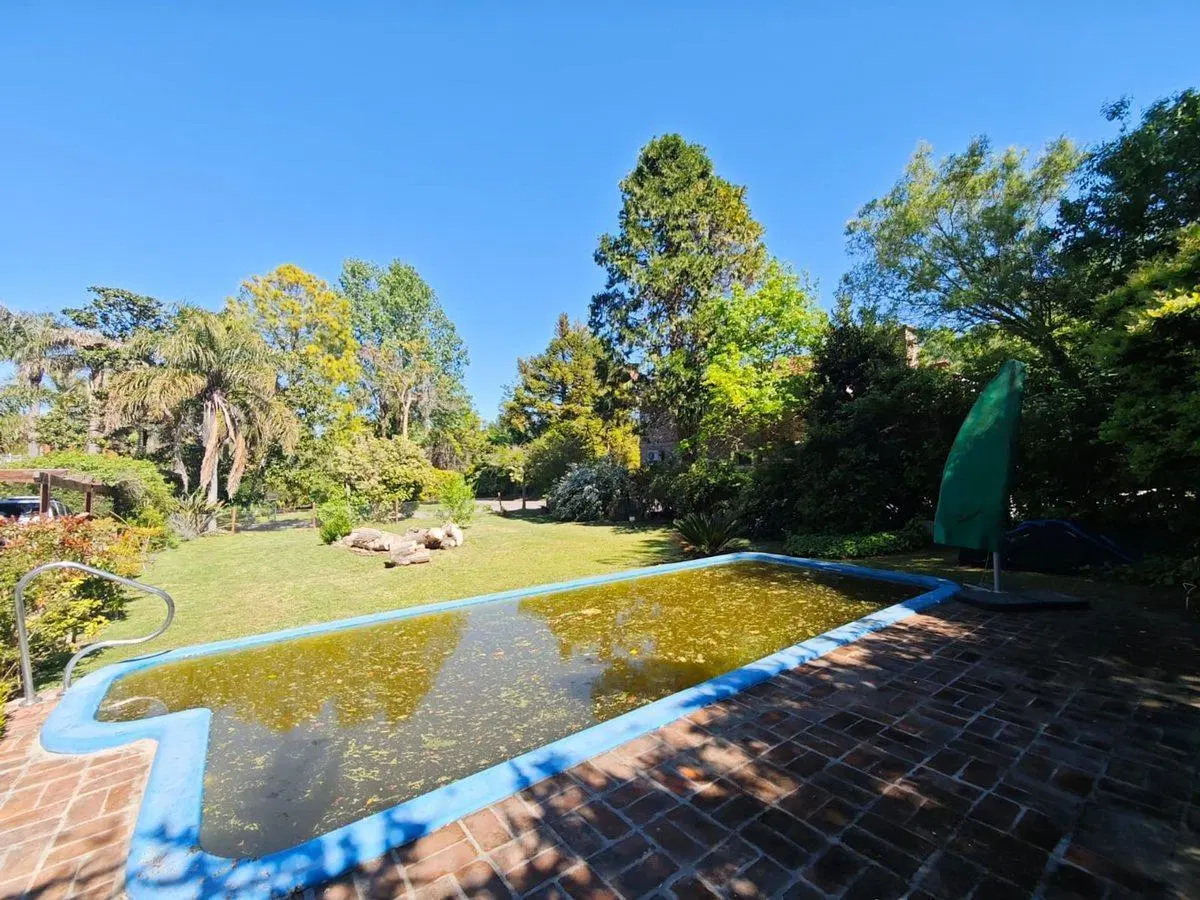 Venta hermoso Lote con pileta Country El Bosque 3
