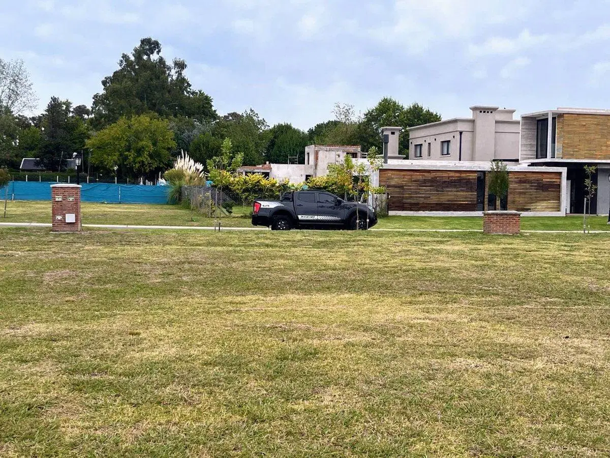 LOTE EN VENTA EN BARRIO SANTA LUCIA PILAR DEL ESTE 5