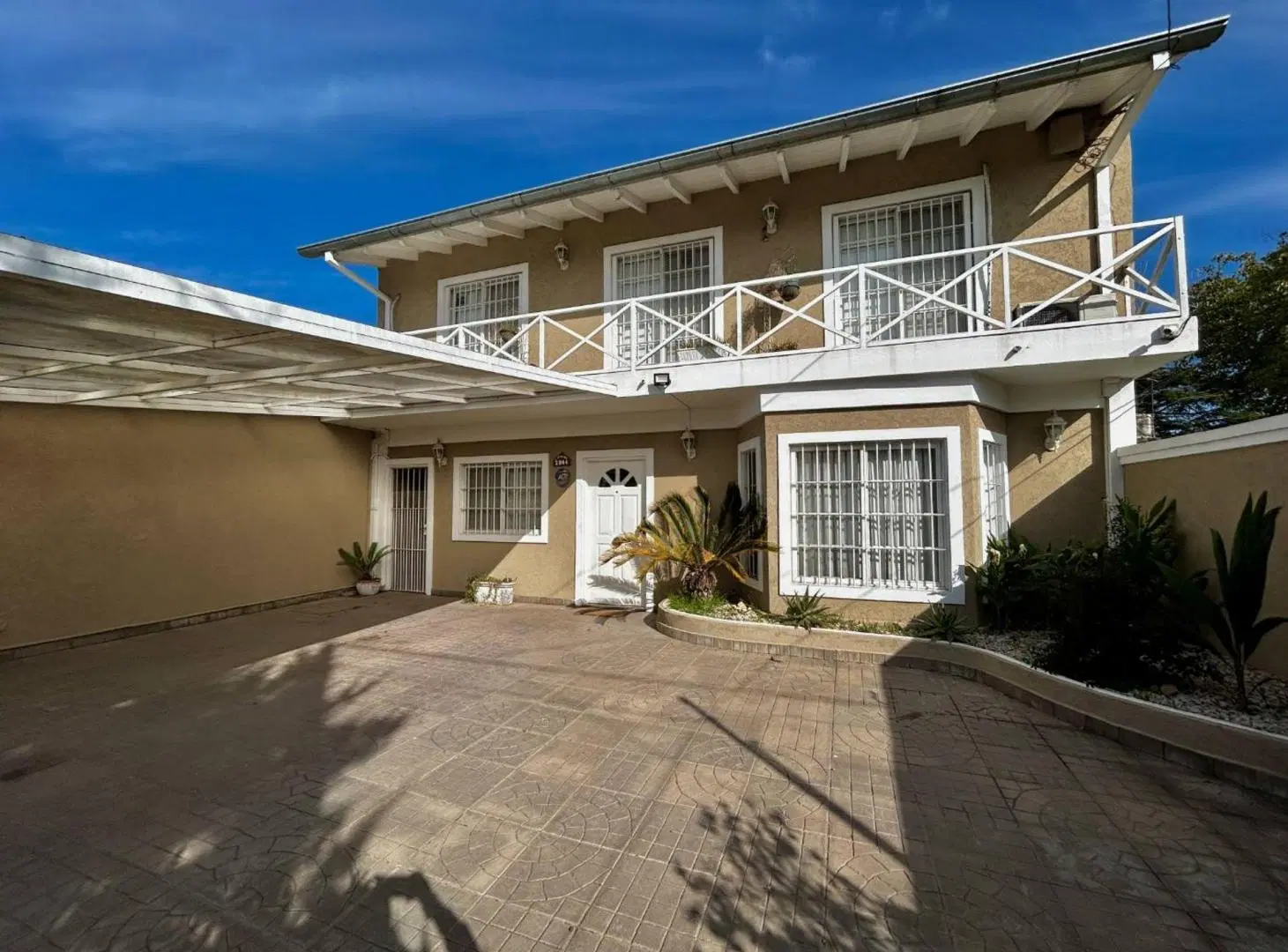 Casa 6 amb en venta Garin con quincho y cochera 2