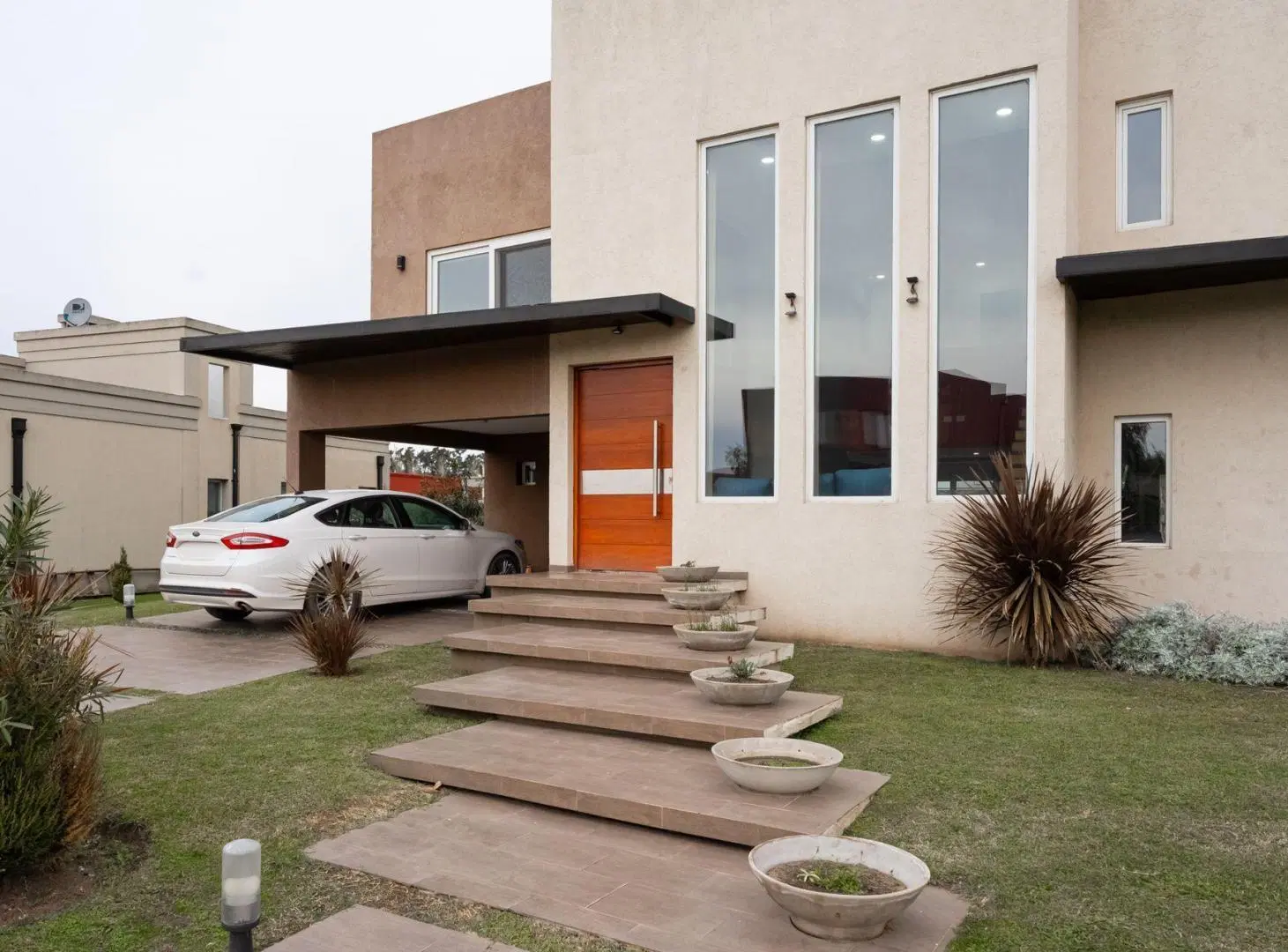 CASA EN VENTA EN LA REJA, BS. AS. 7 AMBIENTES 3